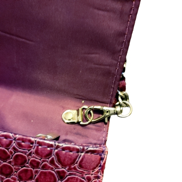 Chic Purple Croc-Embossed Crossbody Bag - Picture 2 of 6
